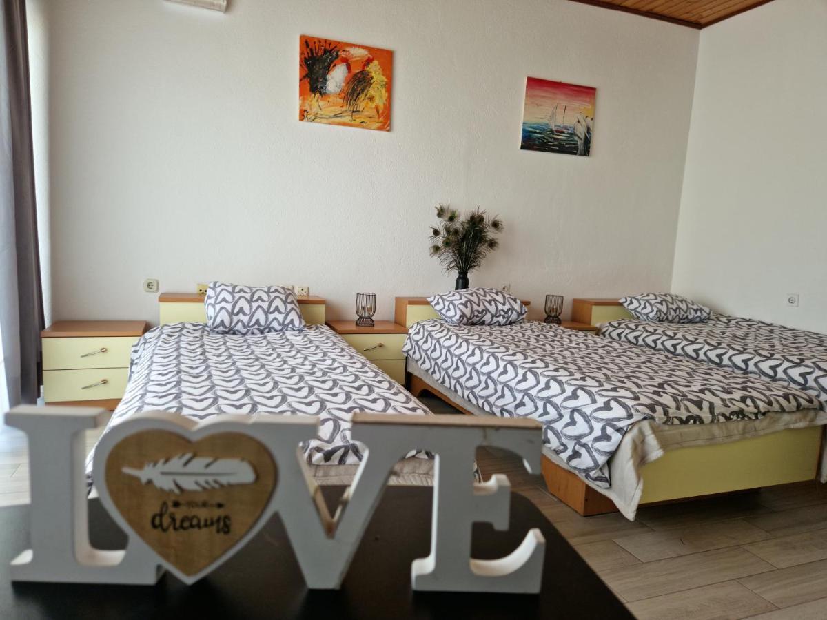 Motel "Tri Lovca" Книн Екстер'єр фото