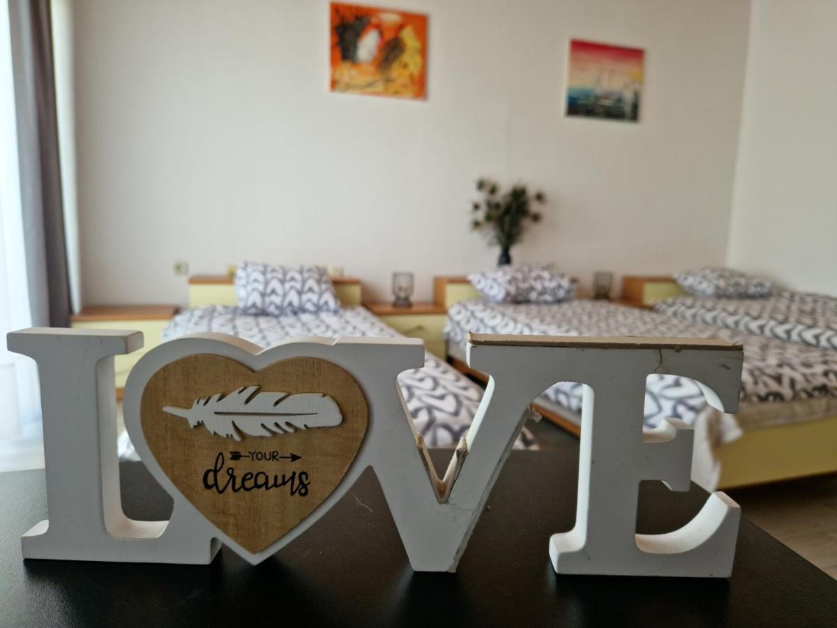 Motel "Tri Lovca" Книн Екстер'єр фото