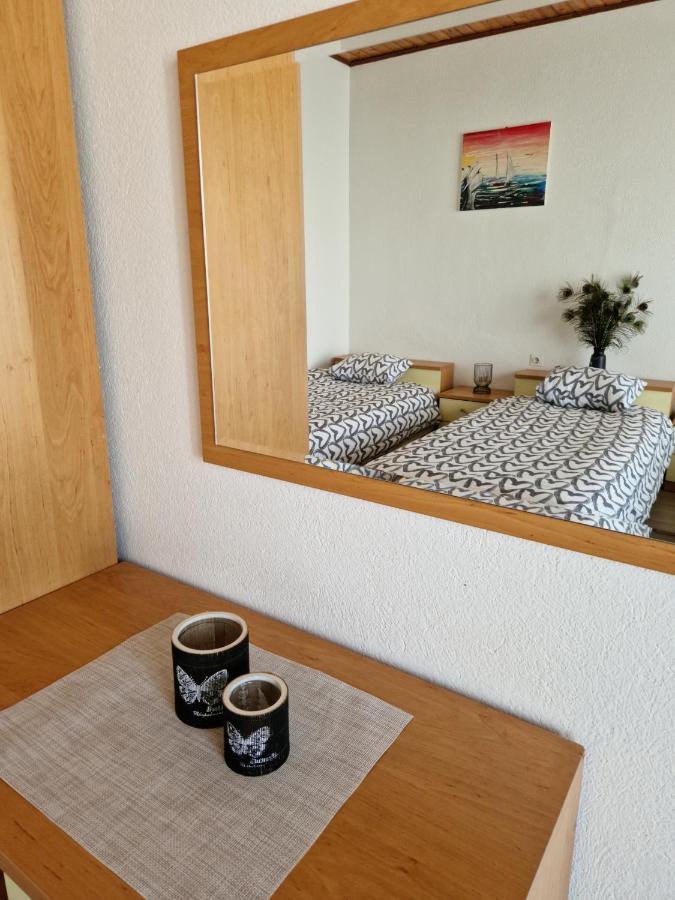 Motel "Tri Lovca" Книн Екстер'єр фото